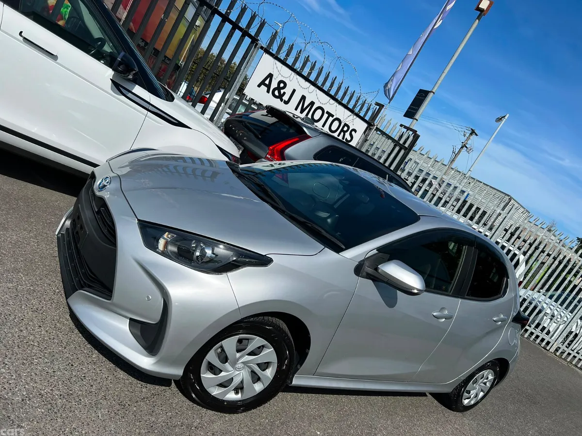Toyota Yaris Hatchback, Petrol Hybrid, 2021, Silver
