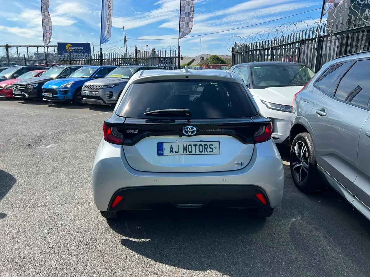Toyota Yaris Hatchback, Petrol Hybrid, 2021, Silver