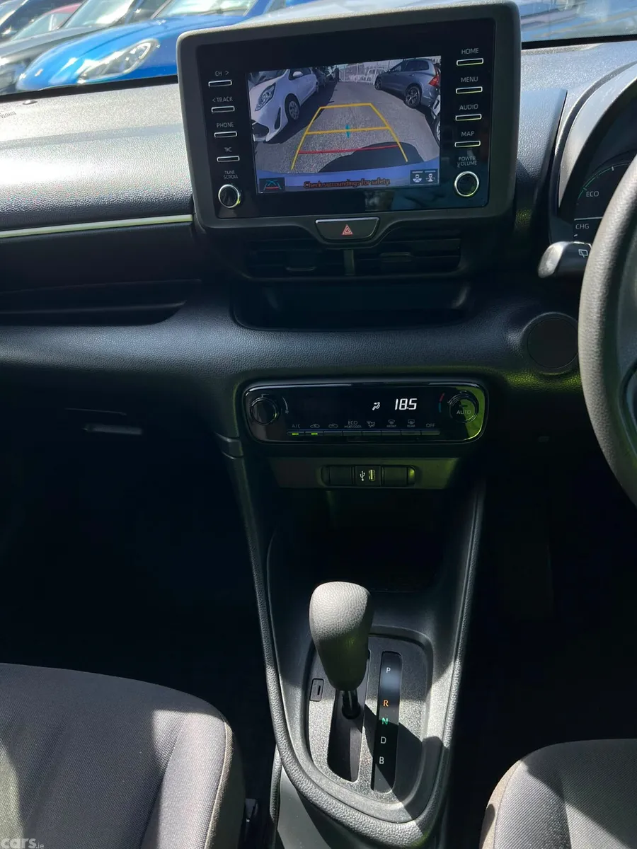 Toyota Yaris Hatchback, Petrol Hybrid, 2021, Silver