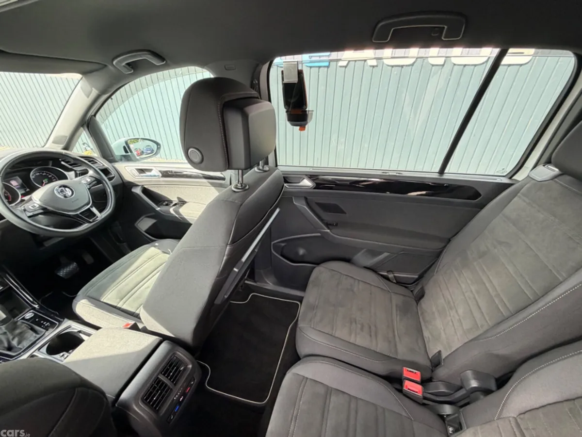 Volkswagen Touran MPV, Petrol, 2019, White