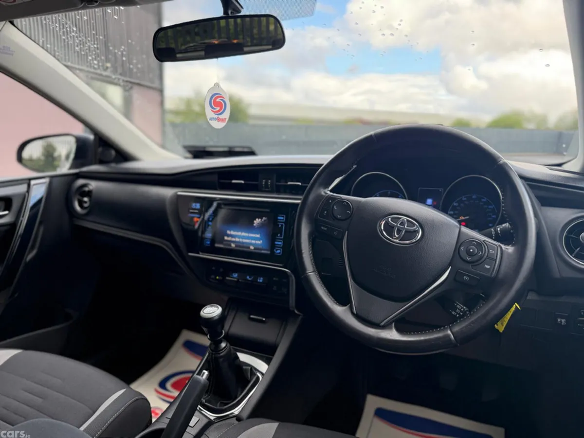 Toyota Auris Hatchback, Diesel, 2015, Silver