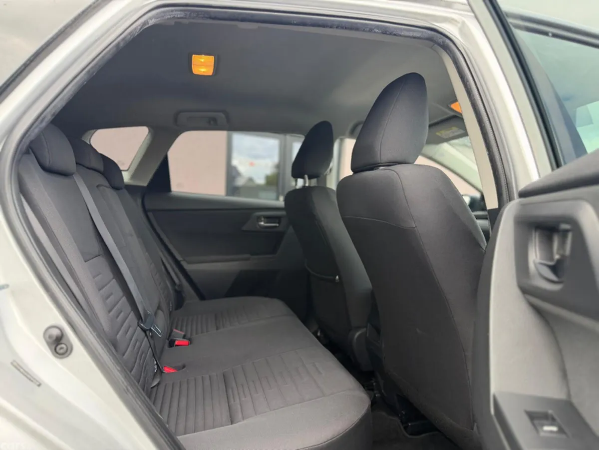 Toyota Auris Hatchback, Diesel, 2015, Silver