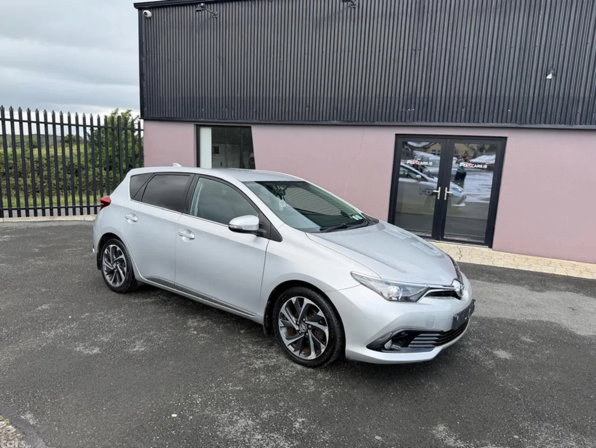 Toyota Auris Hatchback, Diesel, 2015, Silver