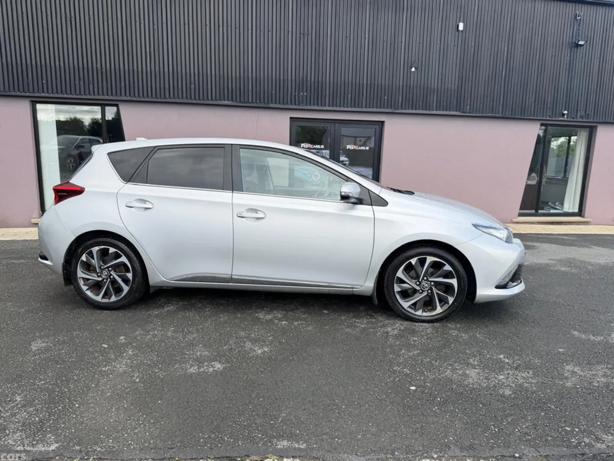 Toyota Auris Hatchback, Diesel, 2015, Silver