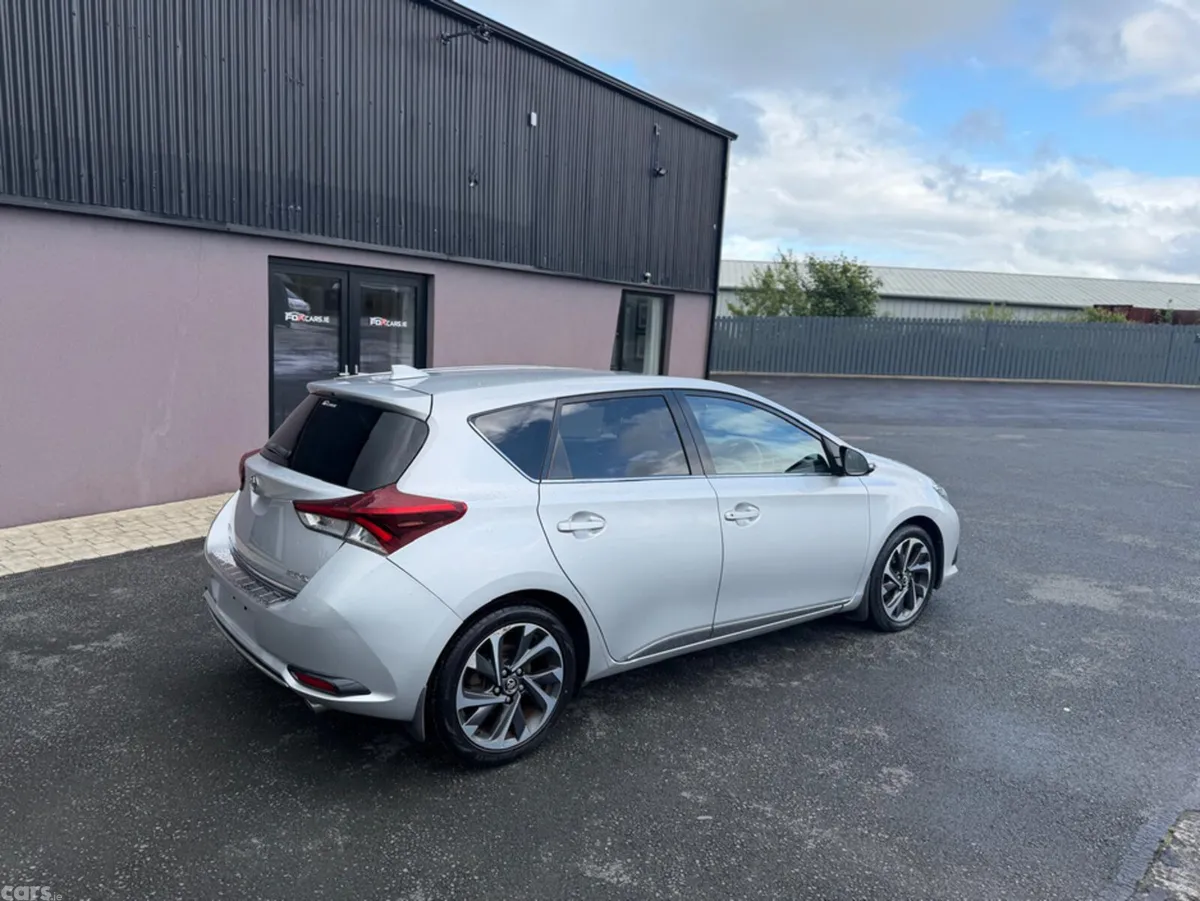 Toyota Auris Hatchback, Diesel, 2015, Silver