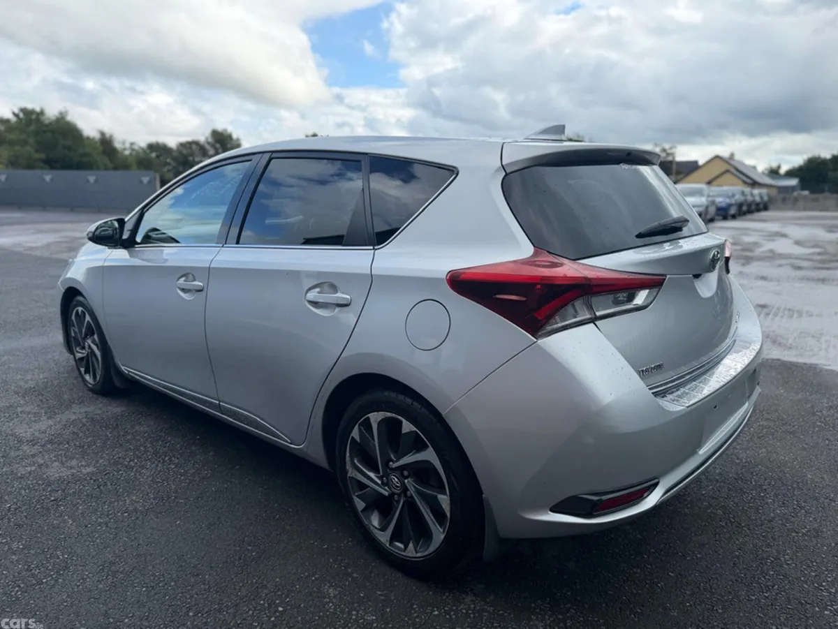 Toyota Auris Hatchback, Diesel, 2015, Silver