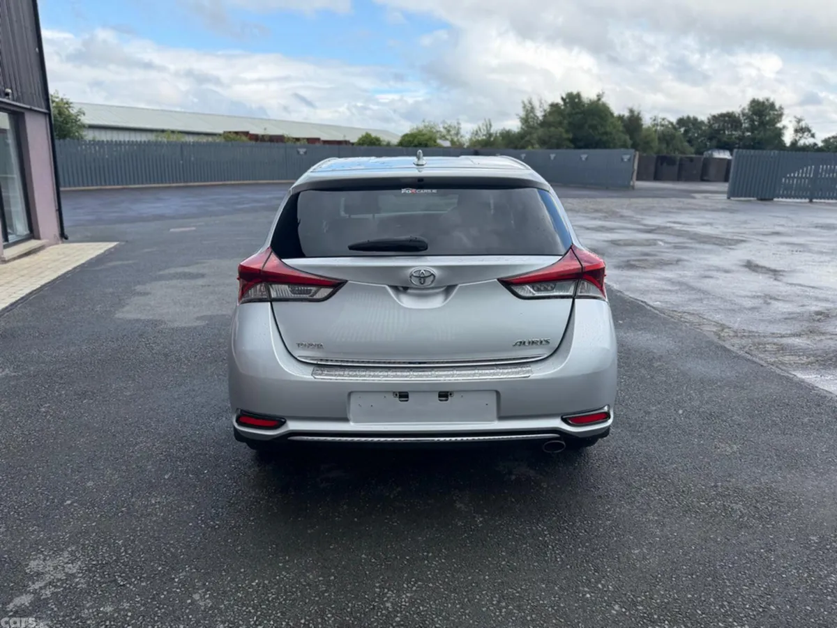 Toyota Auris Hatchback, Diesel, 2015, Silver