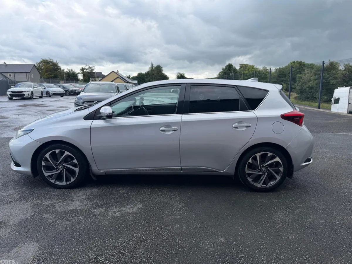 Toyota Auris Hatchback, Diesel, 2015, Silver