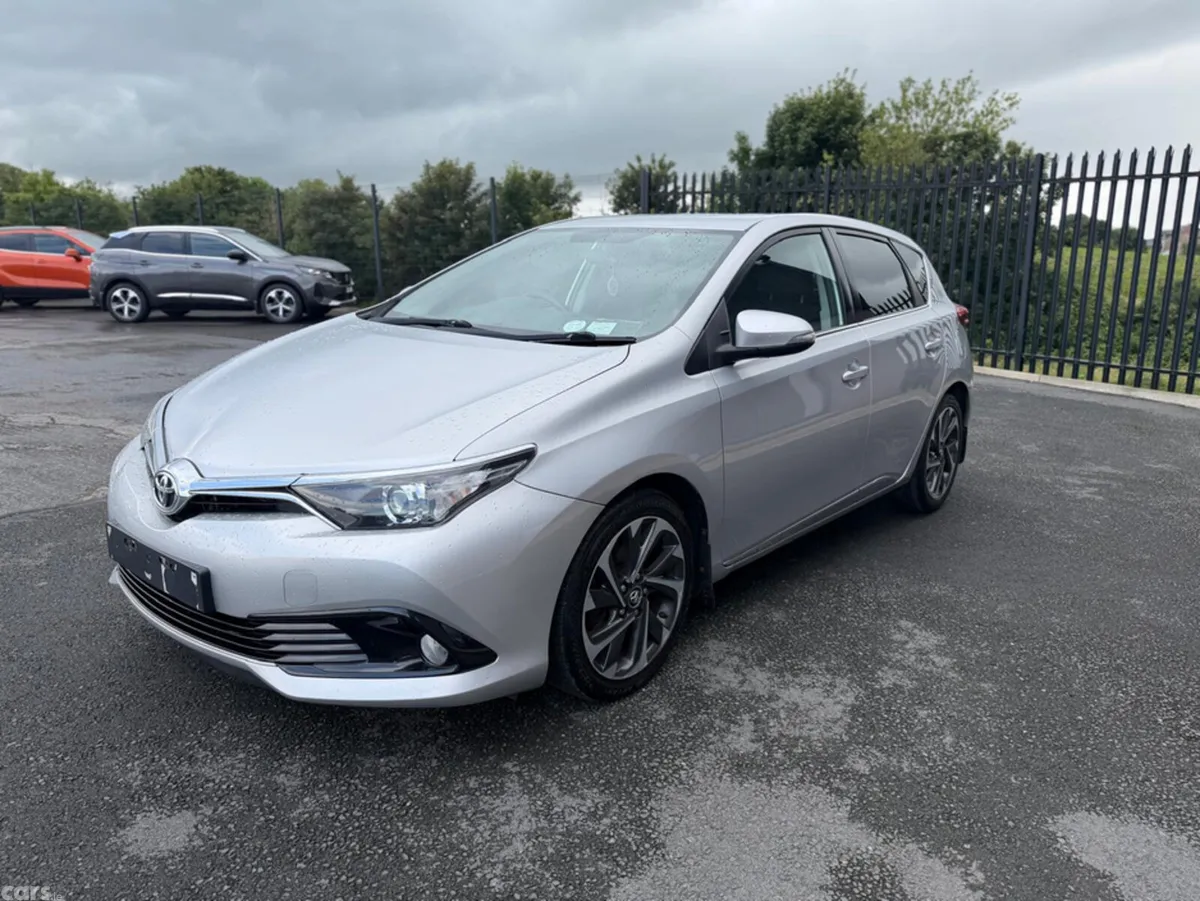 Toyota Auris Hatchback, Diesel, 2015, Silver