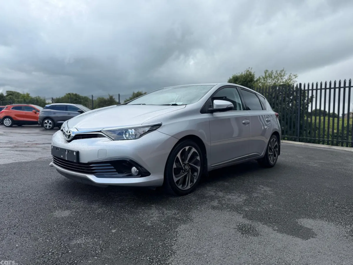 Toyota Auris Hatchback, Diesel, 2015, Silver