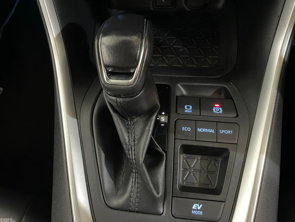 Toyota RAV4 SUV, Petrol Hybrid, 2022, White