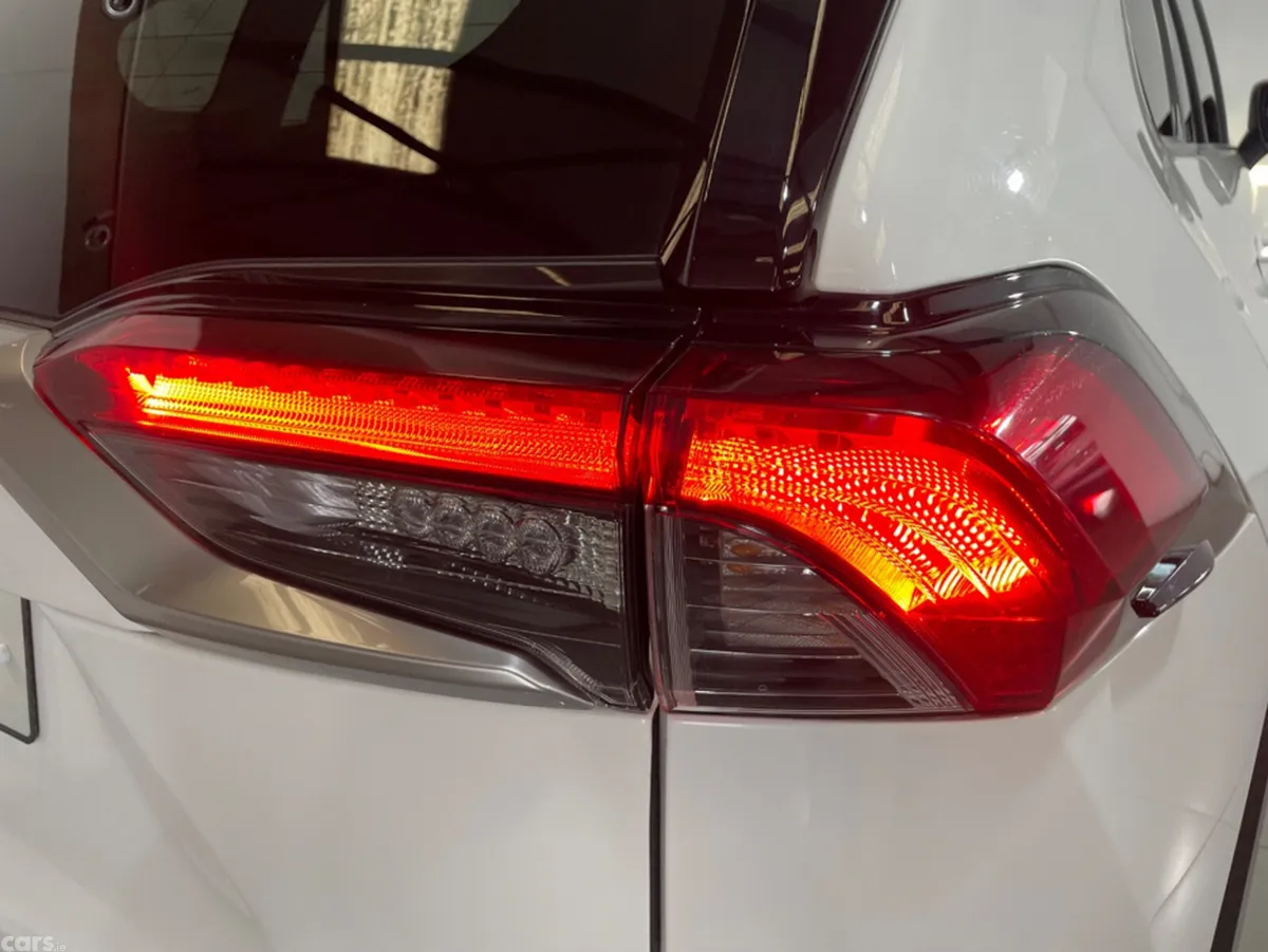 Toyota RAV4 SUV, Petrol Hybrid, 2022, White