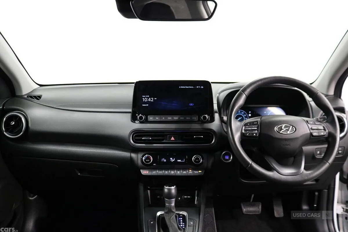Hyundai KONA Hatchback, Petrol Hybrid, 2023, White