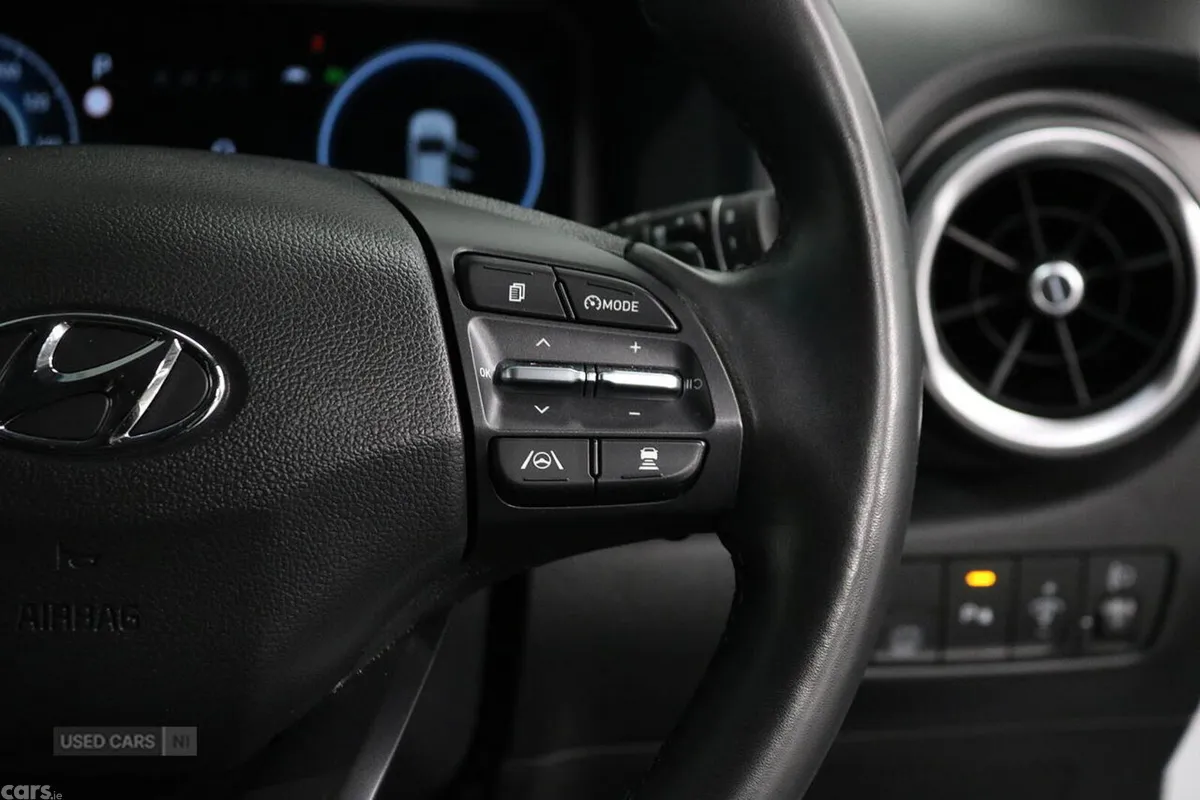 Hyundai KONA Hatchback, Petrol Hybrid, 2023, White