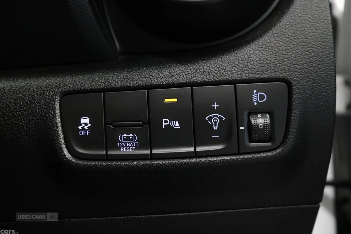 Hyundai KONA Hatchback, Petrol Hybrid, 2023, White