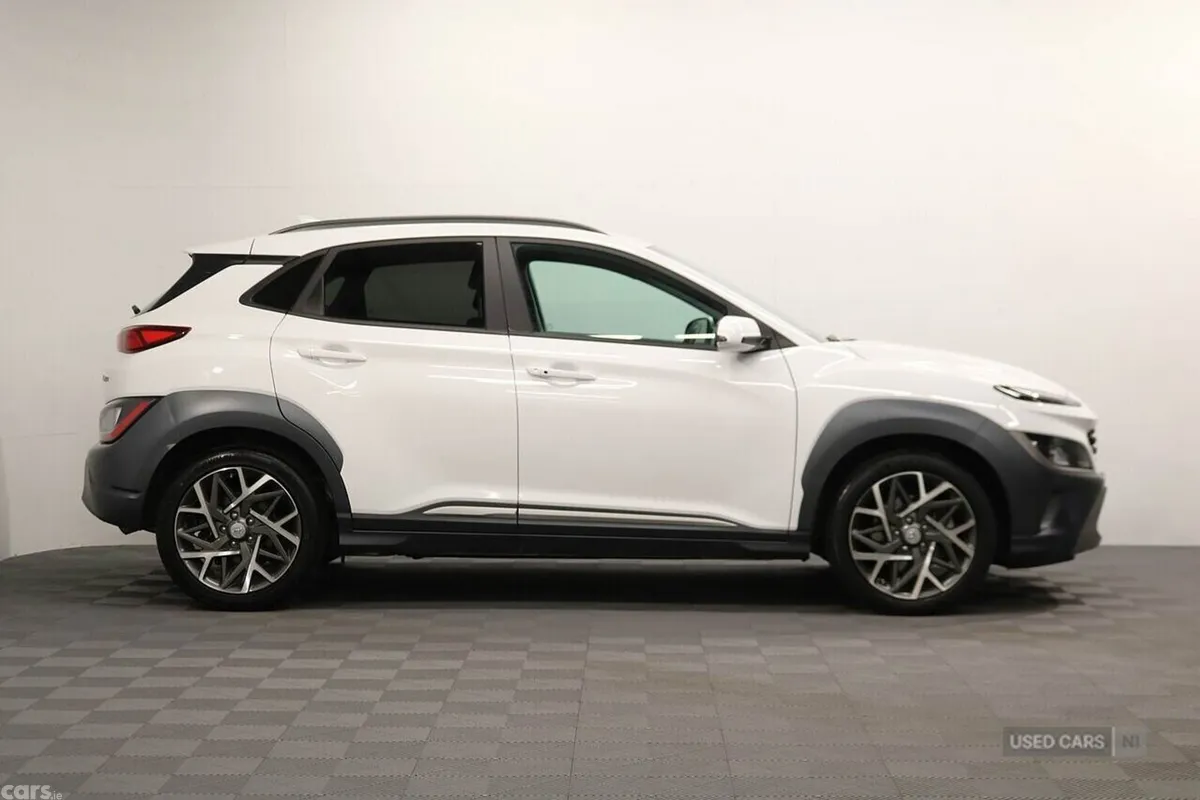 Hyundai KONA Hatchback, Petrol Hybrid, 2023, White