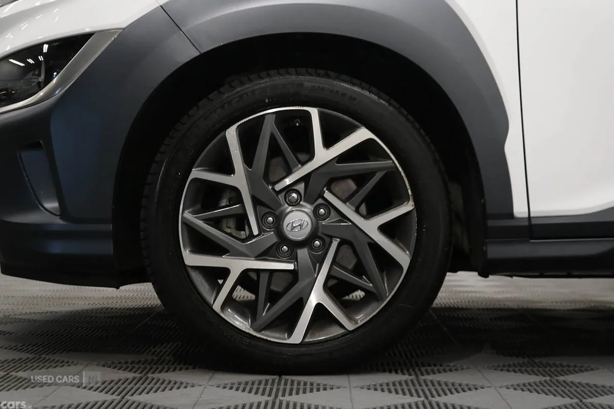 Hyundai KONA Hatchback, Petrol Hybrid, 2023, White