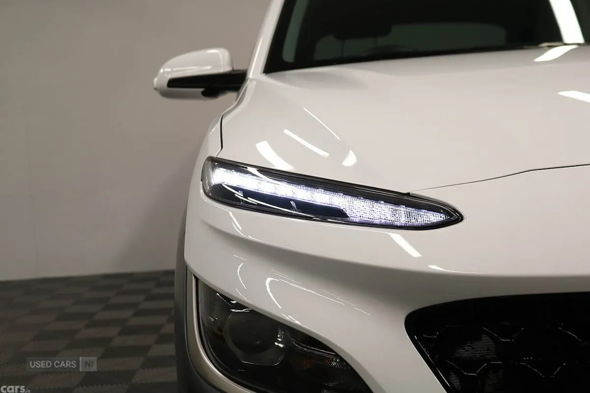 Hyundai KONA Hatchback, Petrol Hybrid, 2023, White