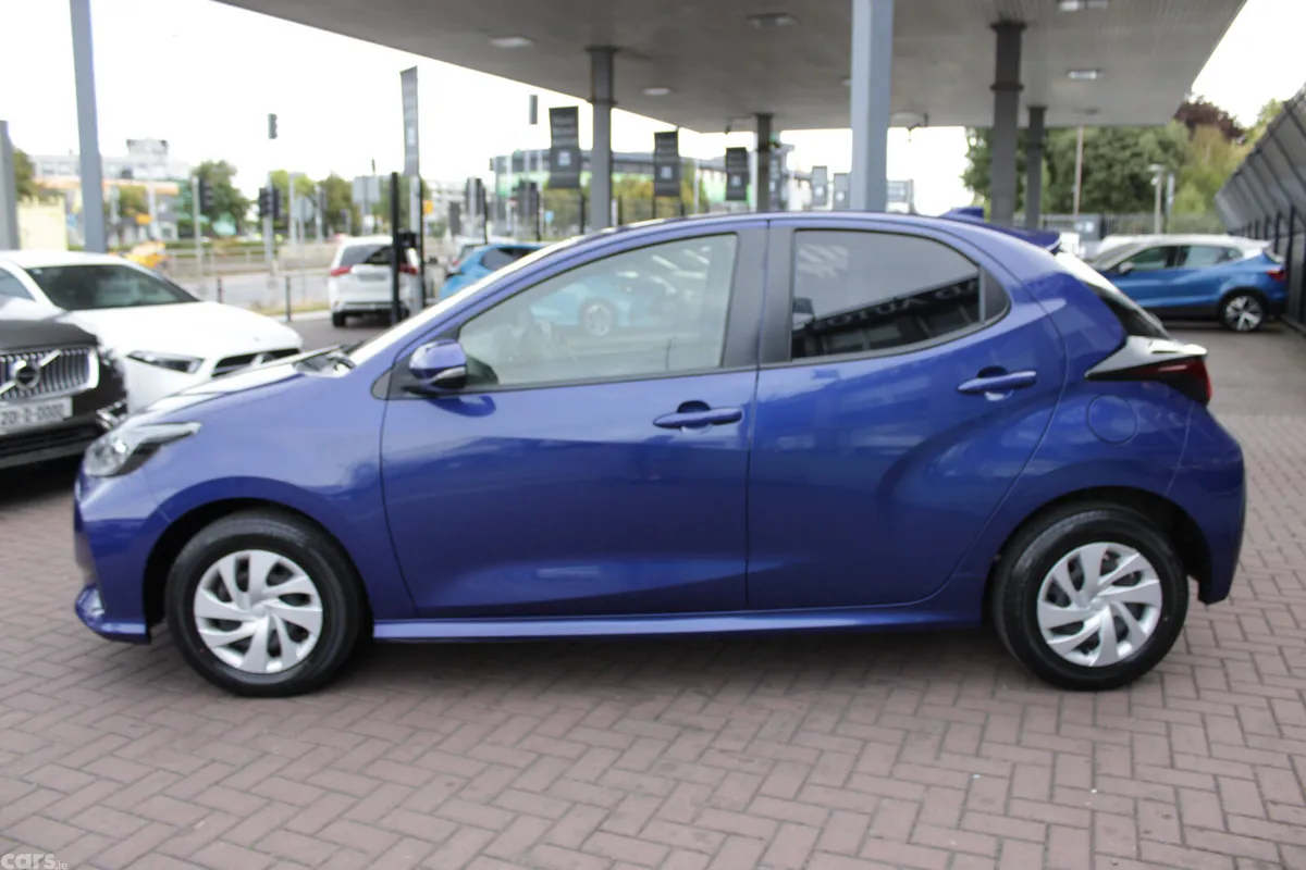 Toyota Yaris Hatchback, Petrol, 2022, Blue