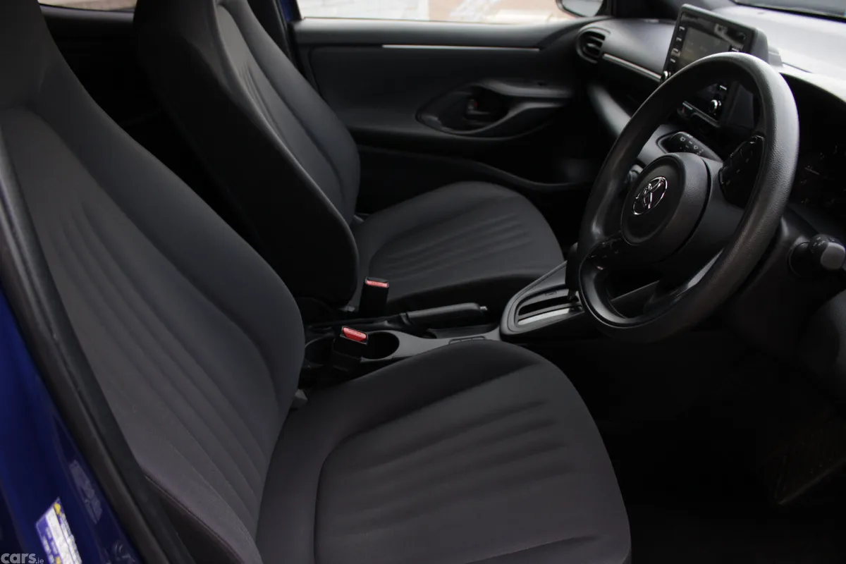 Toyota Yaris Hatchback, Petrol, 2022, Blue