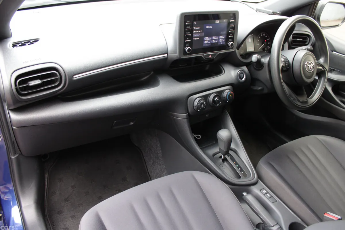 Toyota Yaris Hatchback, Petrol, 2022, Blue