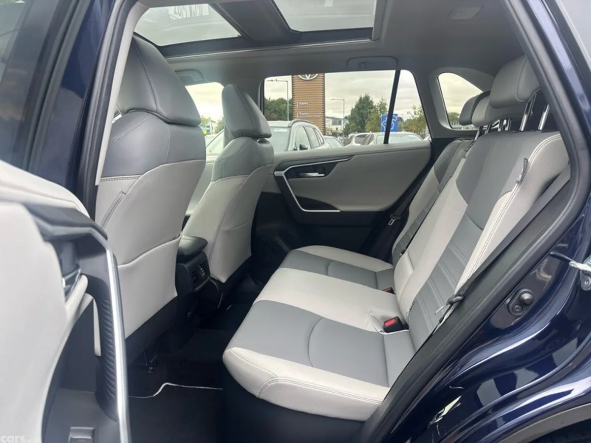Toyota RAV4 SUV, Petrol Hybrid, 2023, Blue
