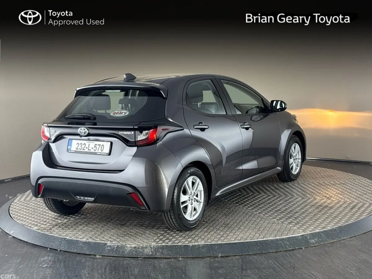 Toyota Yaris Hatchback, Petrol Hybrid, 2023, Grey