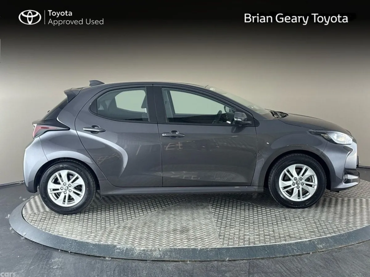 Toyota Yaris Hatchback, Petrol Hybrid, 2023, Grey