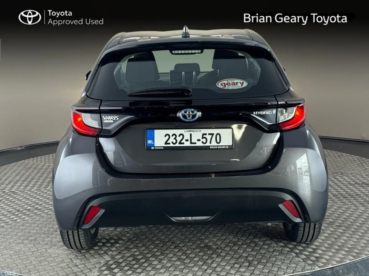 Toyota Yaris Hatchback, Petrol Hybrid, 2023, Grey