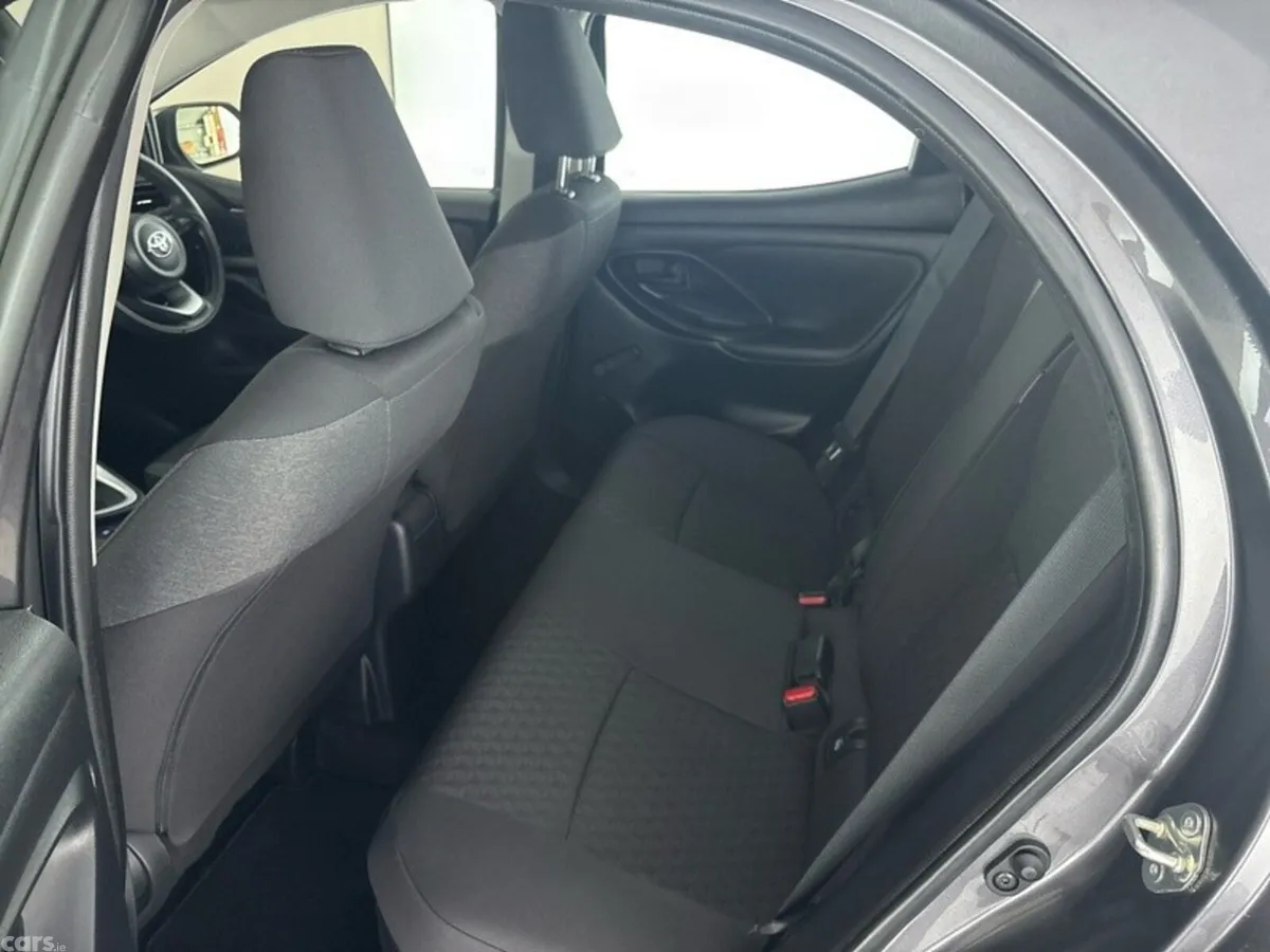 Toyota Yaris Hatchback, Petrol Hybrid, 2023, Grey