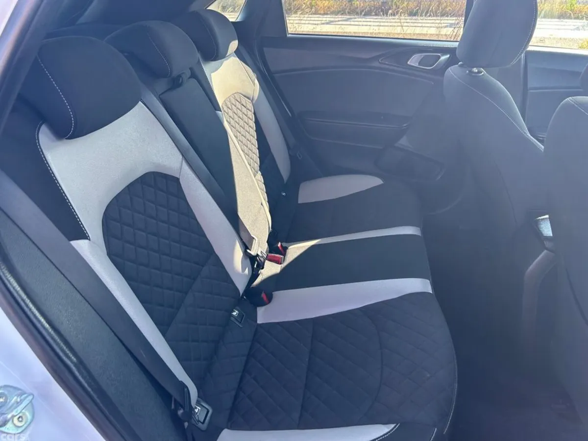 Kia Ceed Hatchback, Diesel, 2021, White