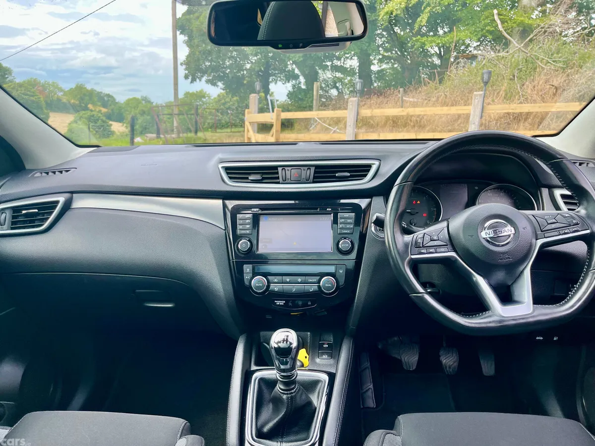 Nissan Qashqai Hatchback, Diesel, 2019, Grey