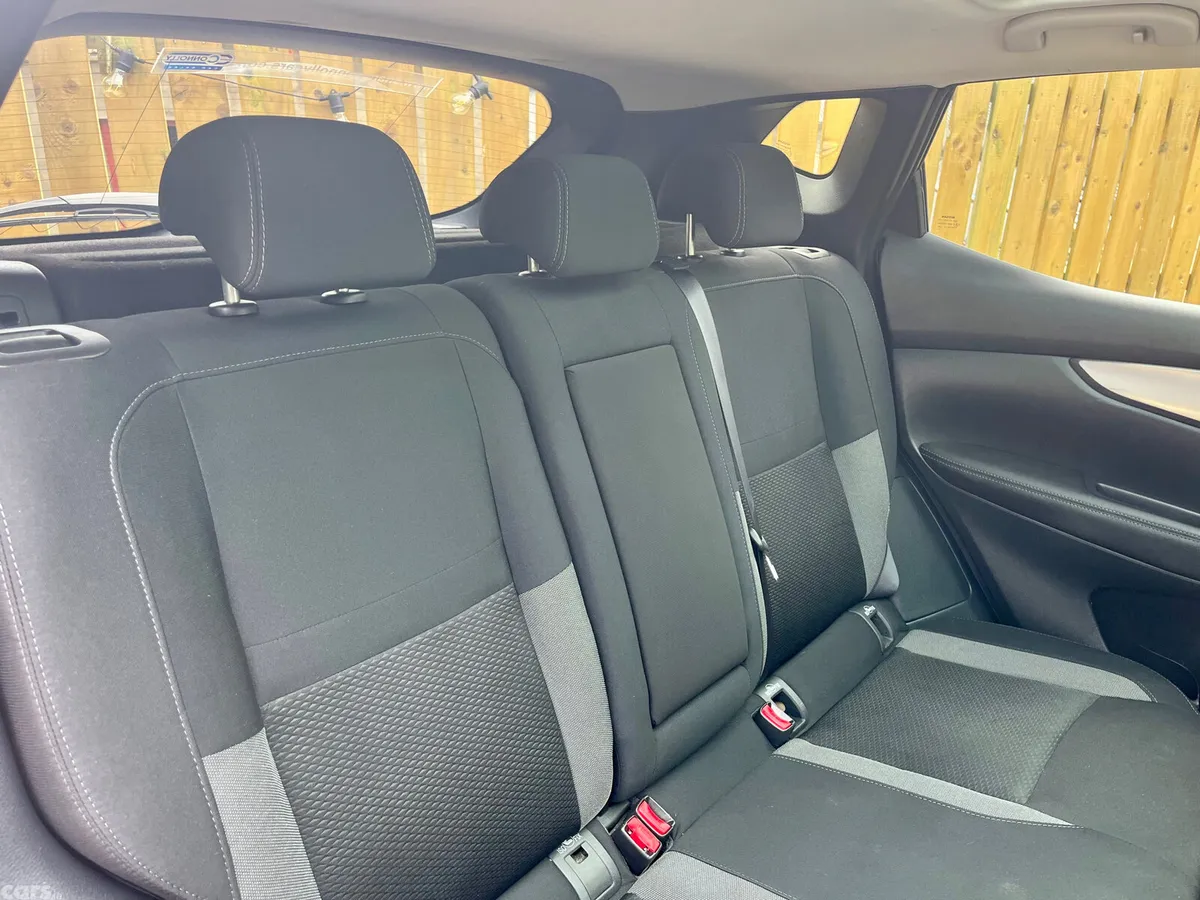 Nissan Qashqai Hatchback, Diesel, 2019, Grey