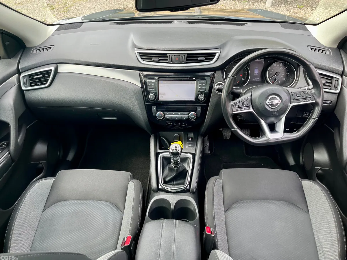 Nissan Qashqai Hatchback, Diesel, 2019, Grey