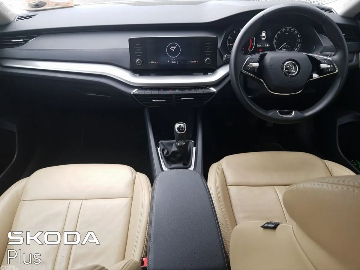 Skoda Octavia Saloon, Petrol, 2024, Blue