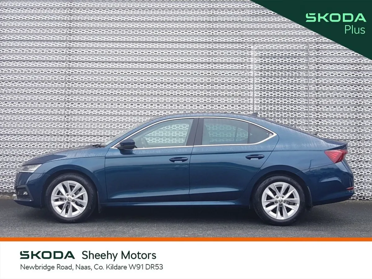 Skoda Octavia Saloon, Petrol, 2024, Blue