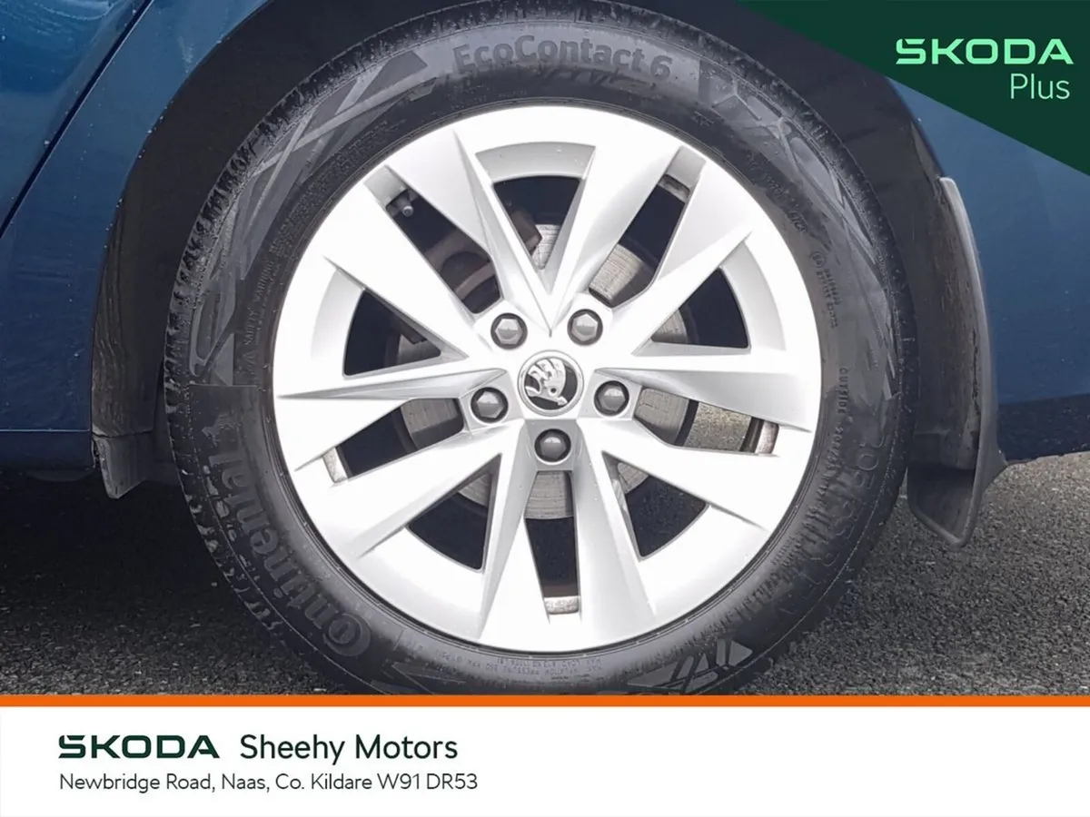 Skoda Octavia Saloon, Petrol, 2024, Blue
