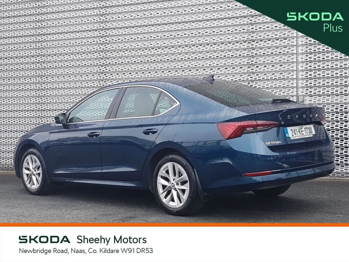 Skoda Octavia Saloon, Petrol, 2024, Blue
