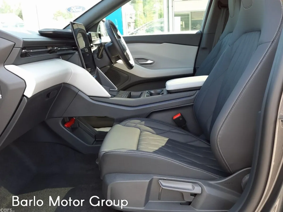 Ford Explorer MPV, Electric, 2026, Grey