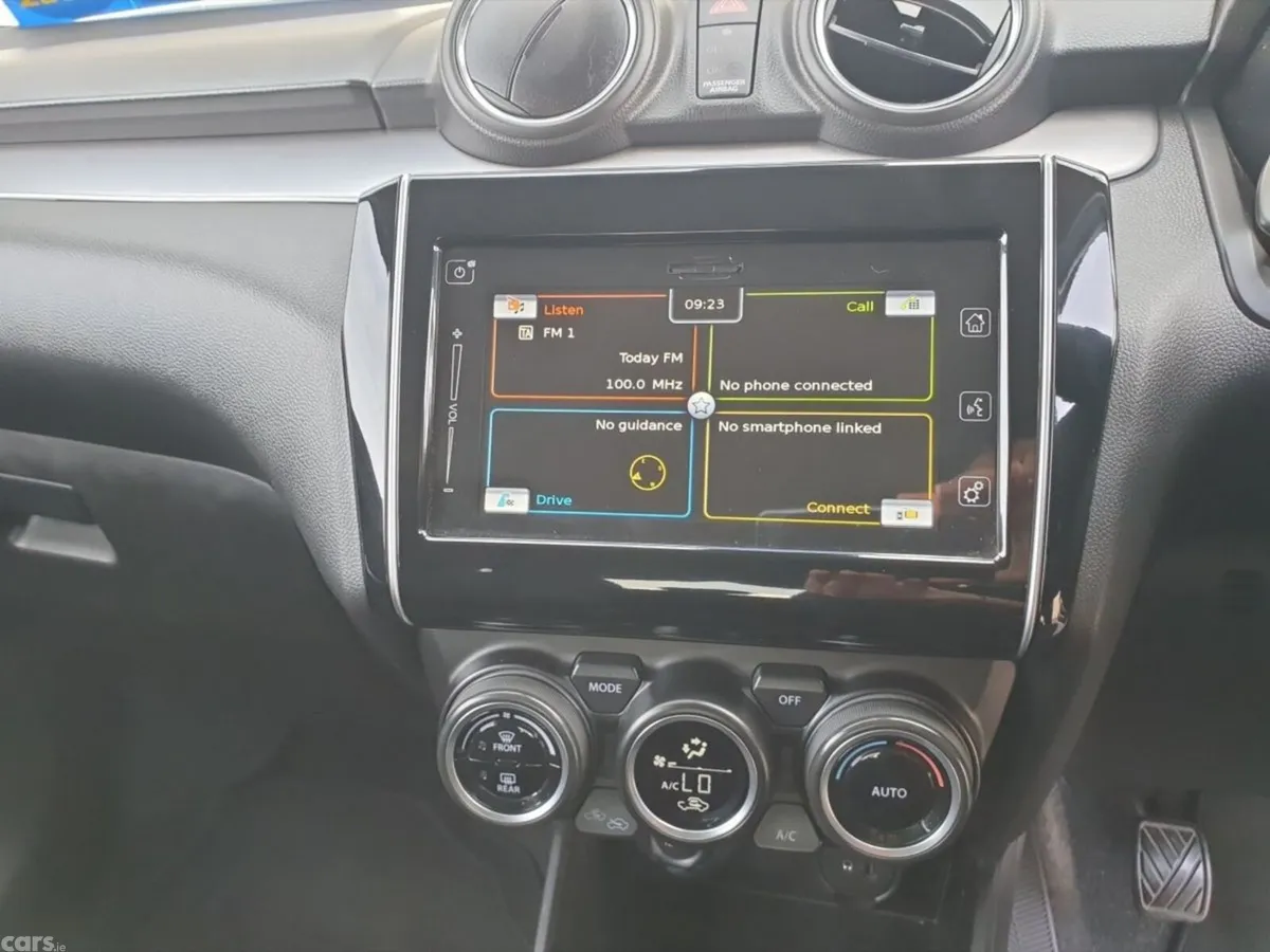 Suzuki Swift Hatchback, Petrol, 2022, White