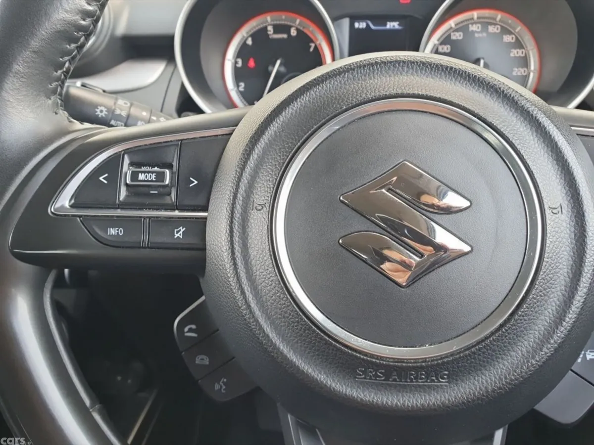 Suzuki Swift Hatchback, Petrol, 2022, White