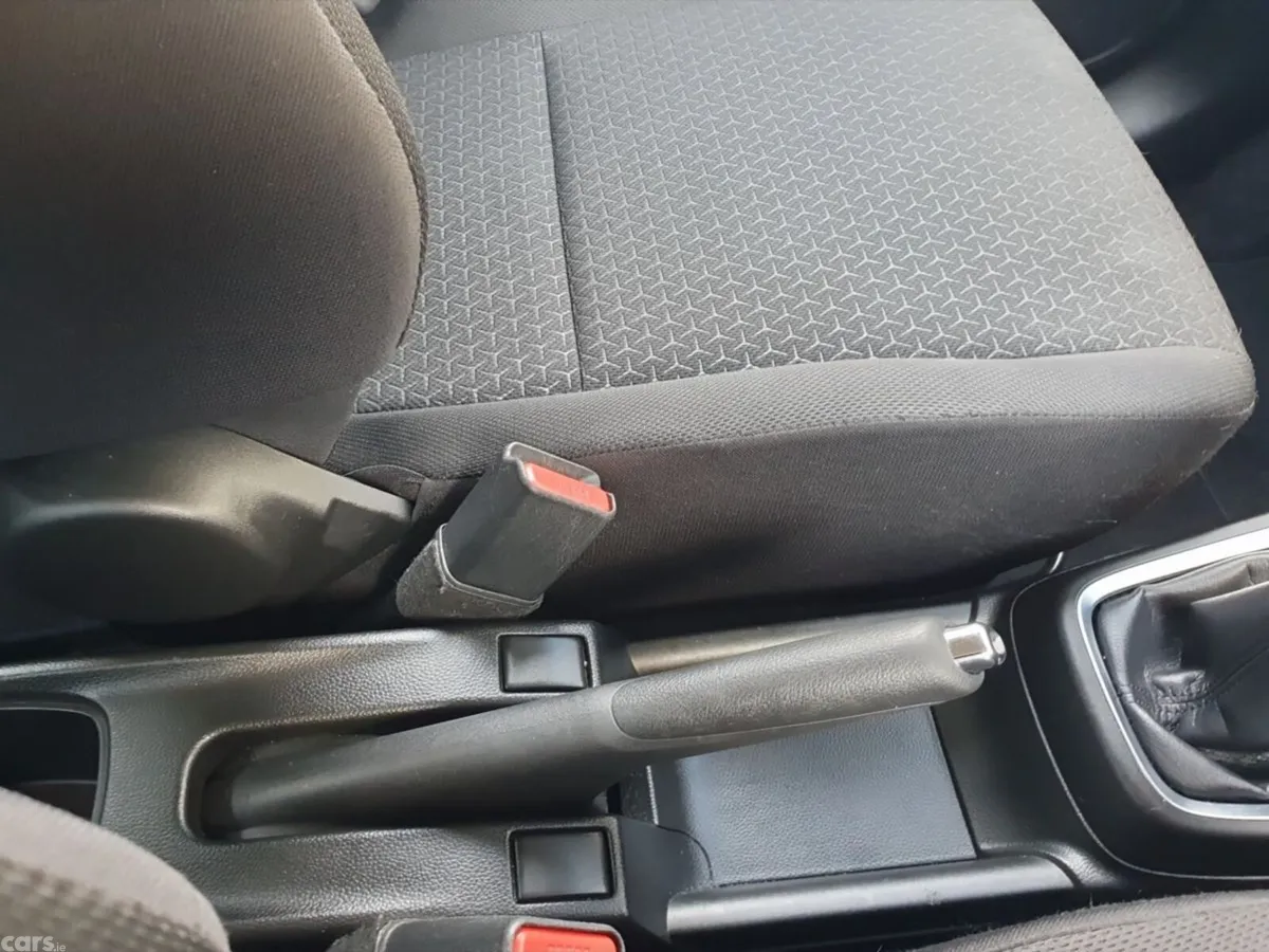 Suzuki Swift Hatchback, Petrol, 2022, White