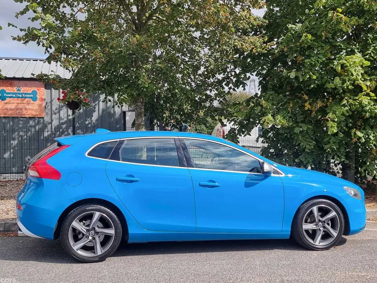 Volvo V40 Hatchback, Diesel, 2015, Blue