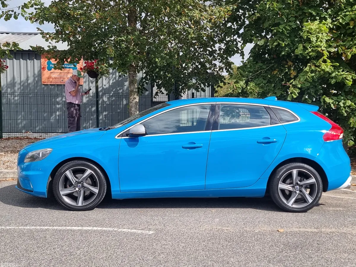 Volvo V40 Hatchback, Diesel, 2015, Blue