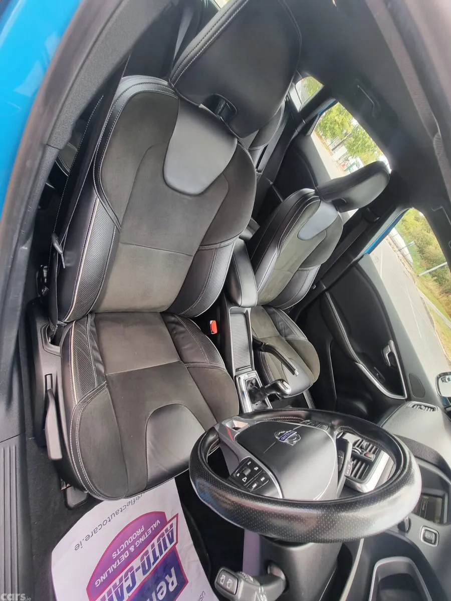 Volvo V40 Hatchback, Diesel, 2015, Blue