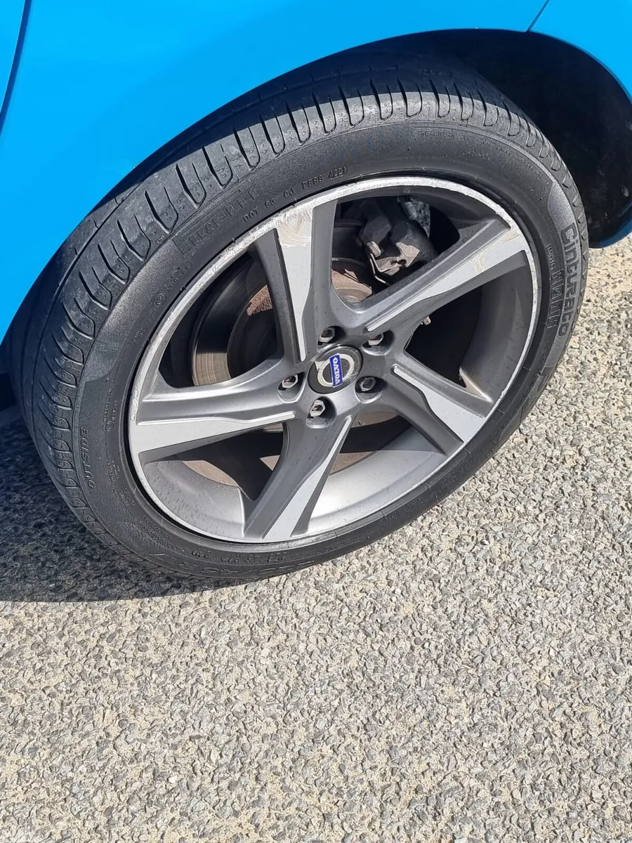 Volvo V40 Hatchback, Diesel, 2015, Blue