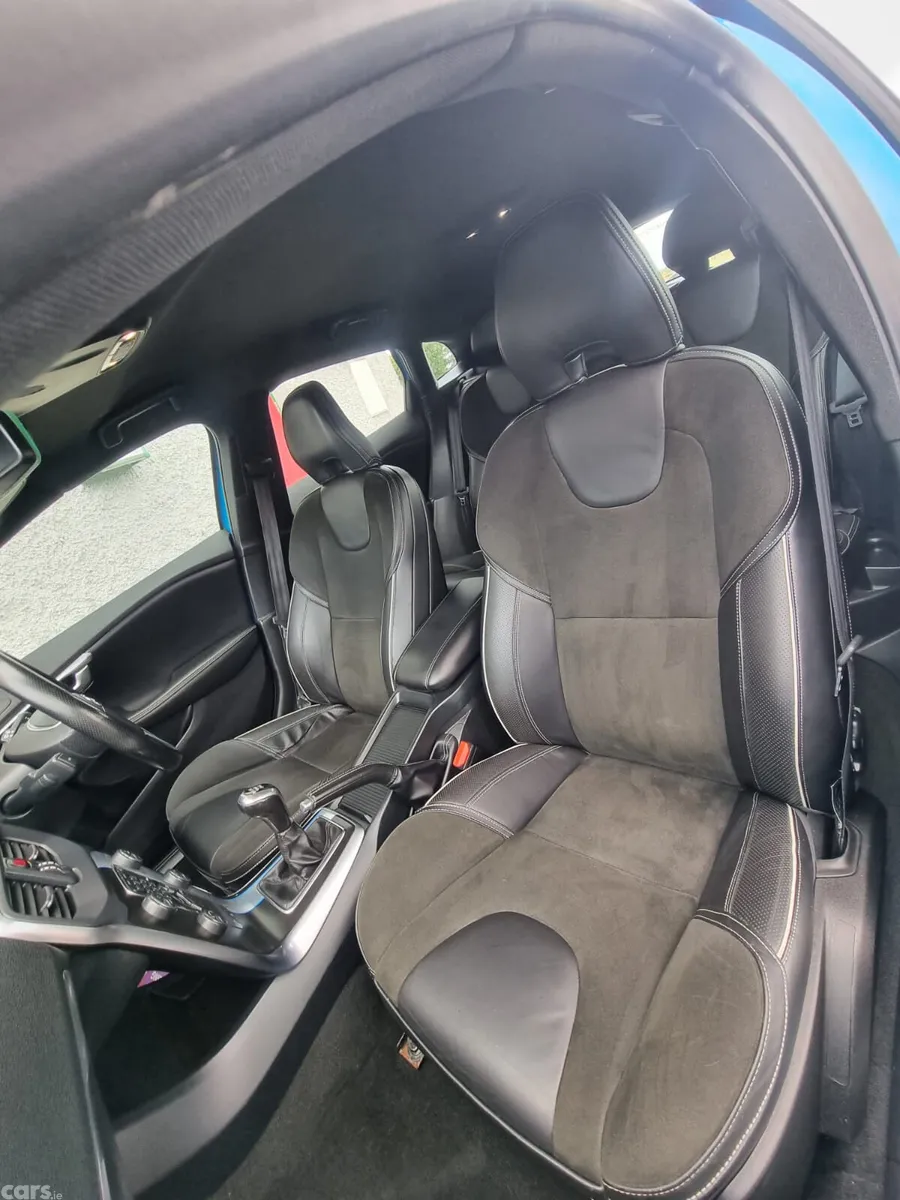 Volvo V40 Hatchback, Diesel, 2015, Blue