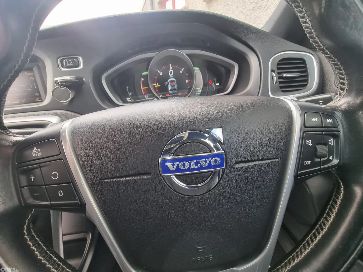 Volvo V40 Hatchback, Diesel, 2015, Blue