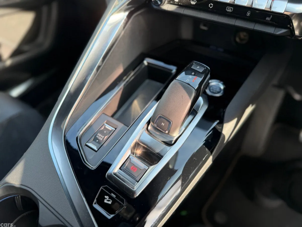 Peugeot 5008 SUV, Diesel, 2021, White