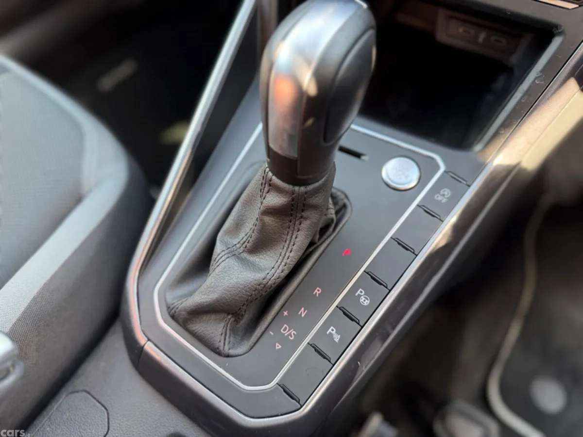Volkswagen Polo Hatchback, Petrol, 2021, Blue